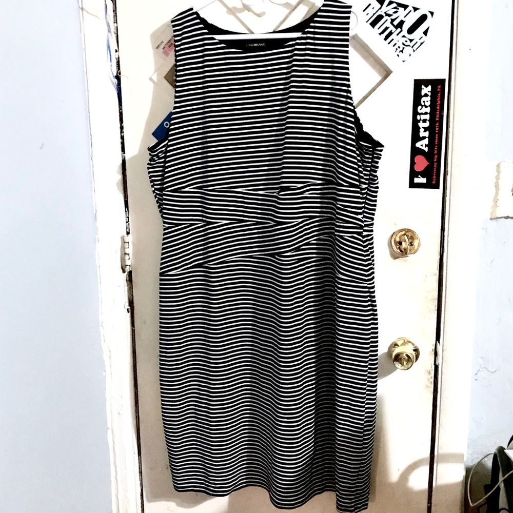 ⭐️The coolest black and white striped dress⭐️